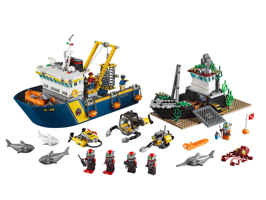LEGO City: Deep Sea Exploration Vessel - 717 Piece Building Kit [LEGO, #60095, Ages 8-12]