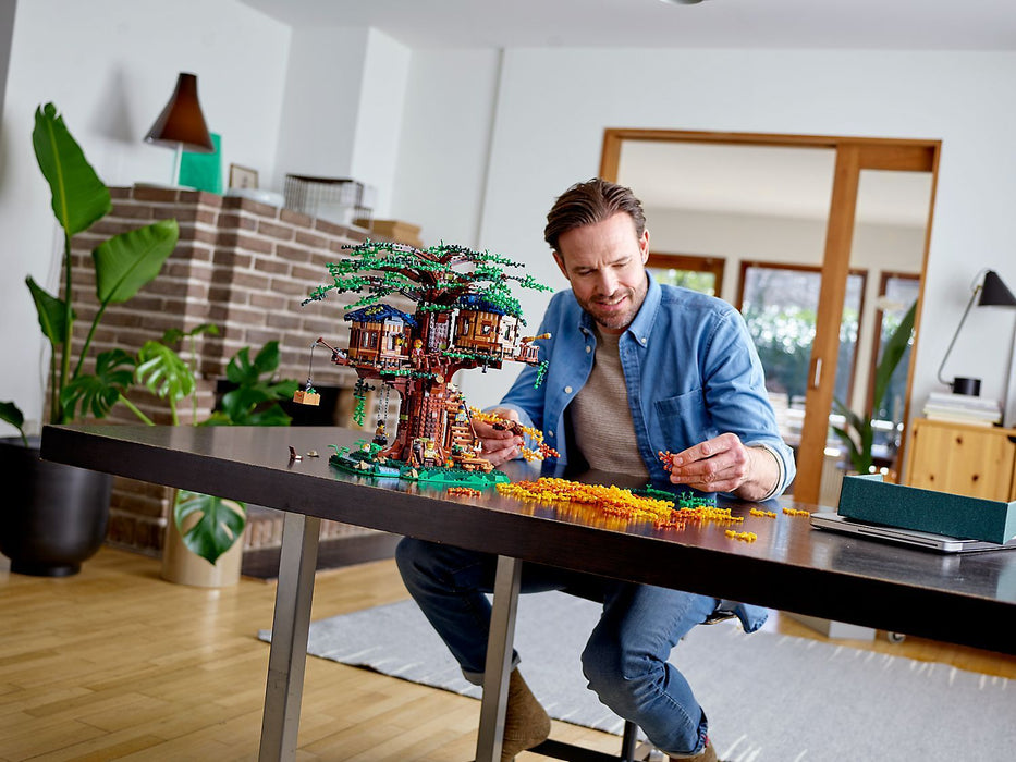 LEGO Ideas: Tree House -  3036 Piece Building Set [LEGO, #21318, Ages 16+]